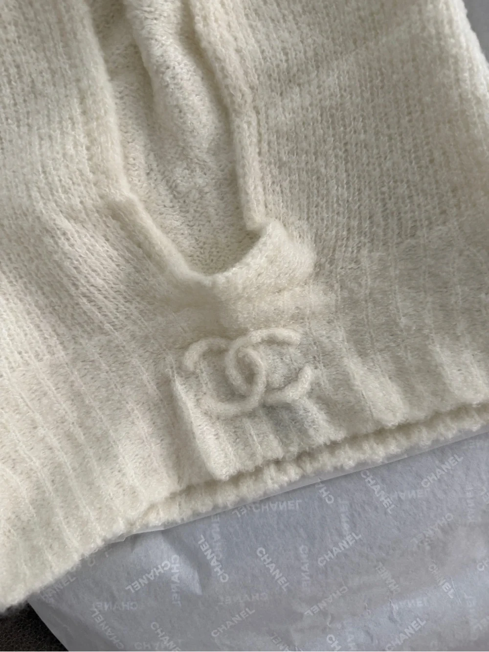 Chanel 25K Cream Cashmere CC Balaclava